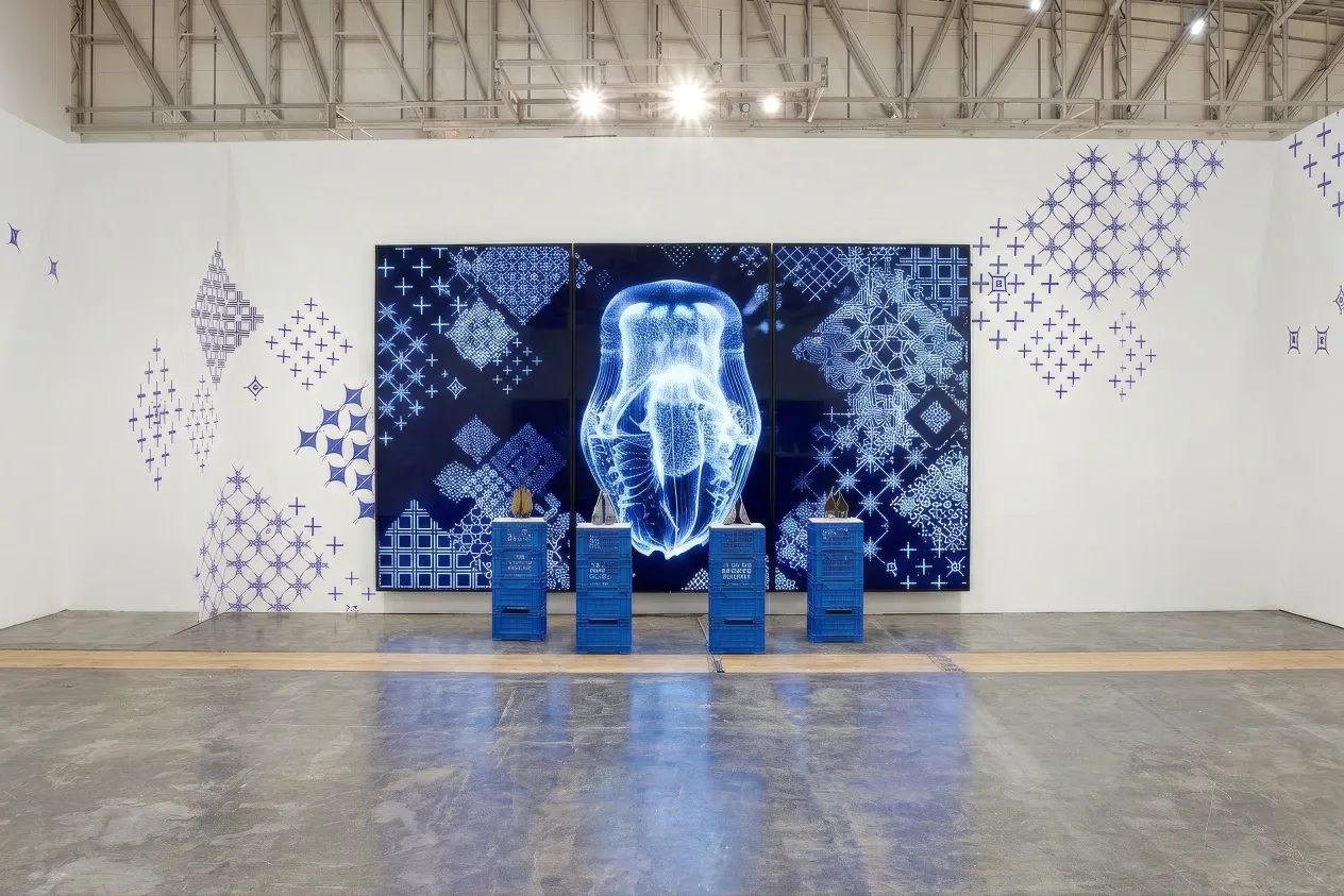 The installation with its generative screens